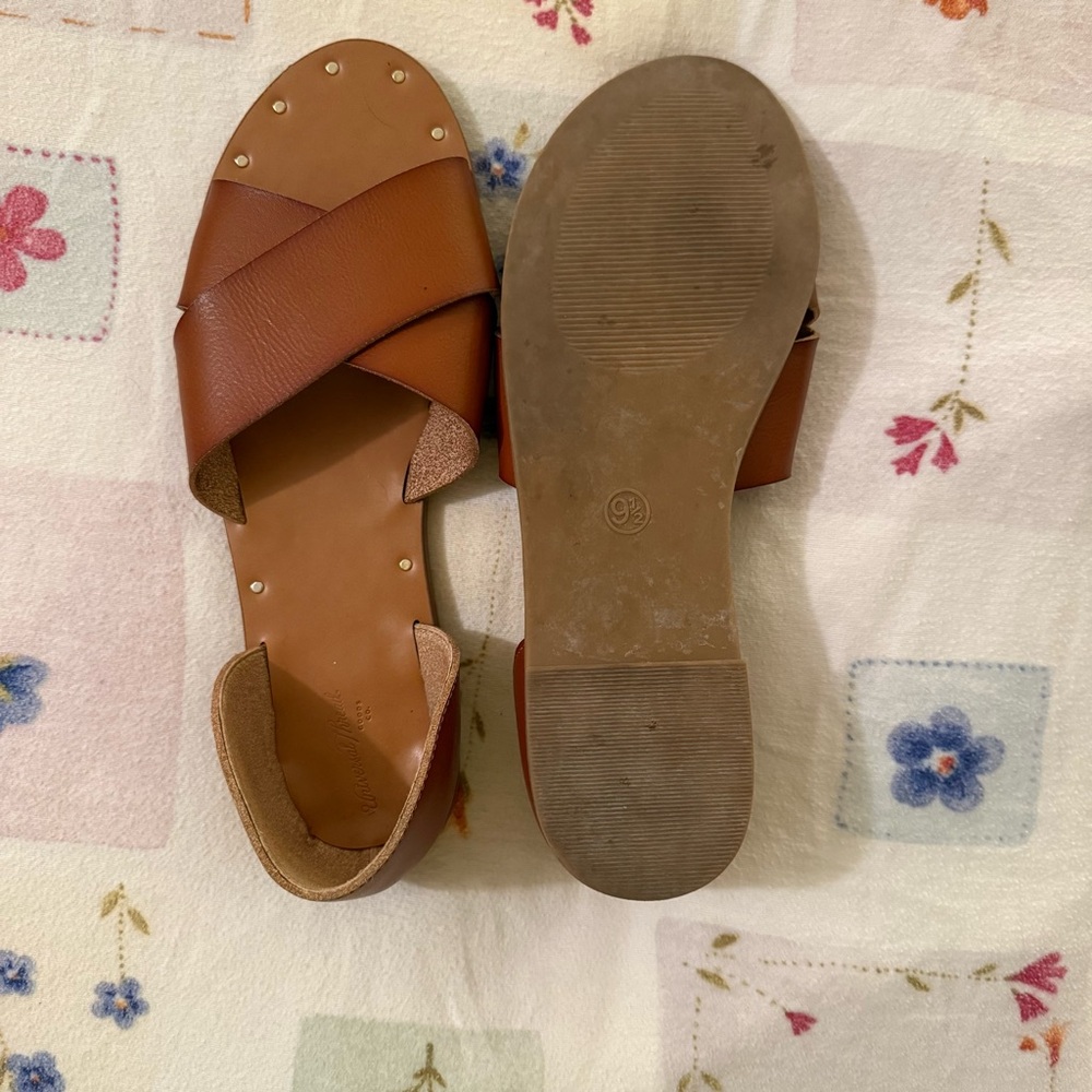 Universal Thread Brown Sandals Leather Slip-On